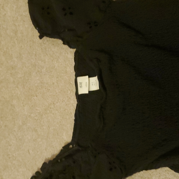 H&M eyelet sleeve smocked top - Picture 3 of 3